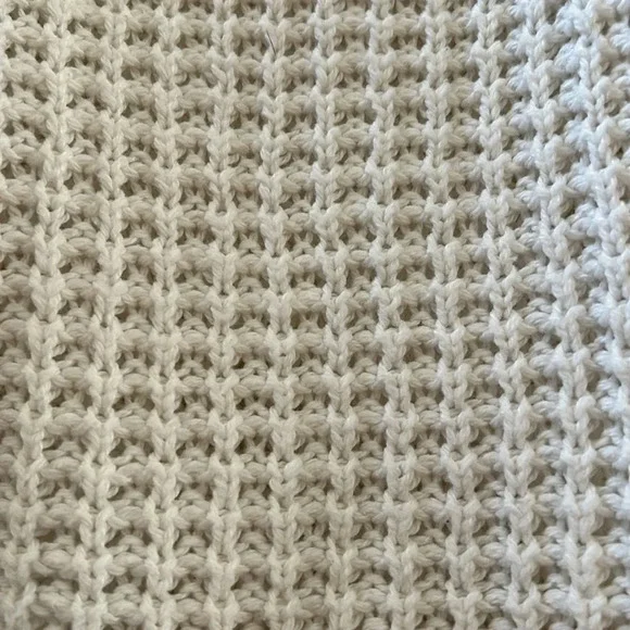 Crocheted short sleeve sweater. Universal Threads. Size small. Soft and comfy - Picture 3 of 9